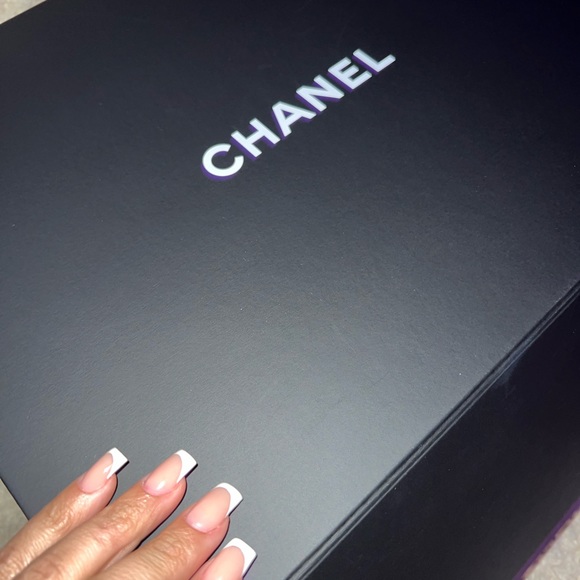 AUTHENTIC CHANEL BAG - Picture 2 of 12